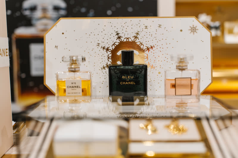 Perfumy Chanel na ekspozycji