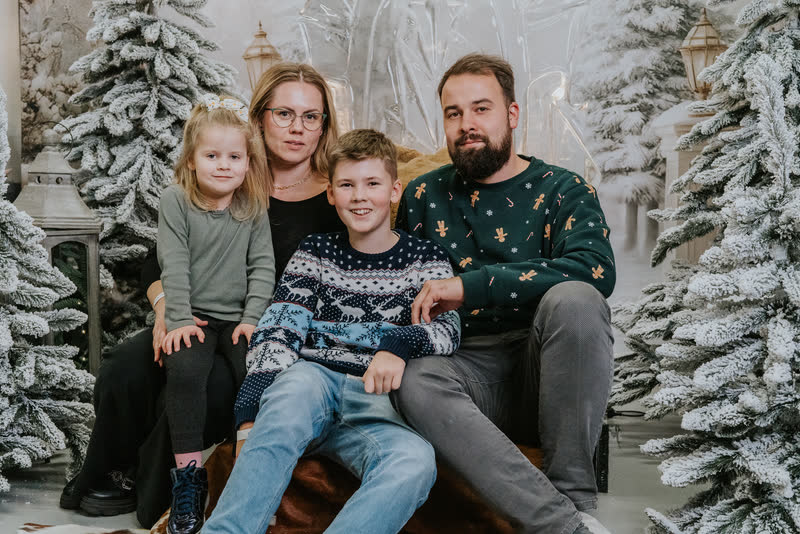 Rodzinny portret świąteczny z sesji na evencie
